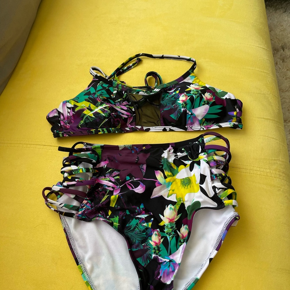 Express swim suit top M, bottom S in good condition